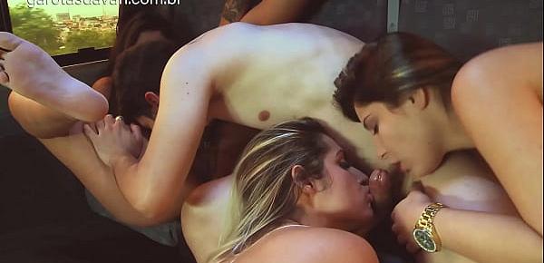  Garotas da Van - Mia Linz, Amanda Souza e Nina Lins fodem com garotão safado